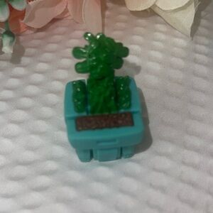 Transformers BotBots Series 1.5 Bogasaurus rex Lawn League 2019 Potted Plant